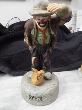 Emmett Kelly Jr. Flambro Hobo Clown with bag Music Box 984/12000